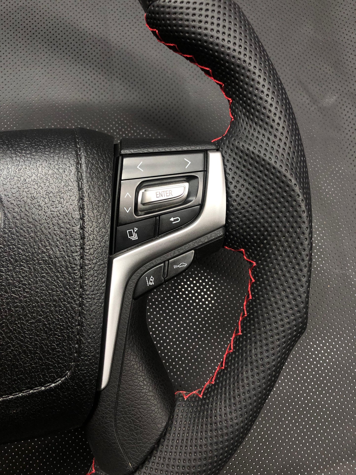 Toyota Land Cruiser 200 Series 2016-2019 Real Carbon Fiber Steering Wheel